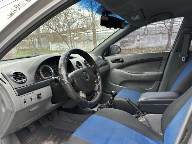 Сірий Шевроле Лачетті, об'ємом двигуна 1.6 л та пробігом 195 тис. км за 4100 $, фото 5 на Automoto.ua