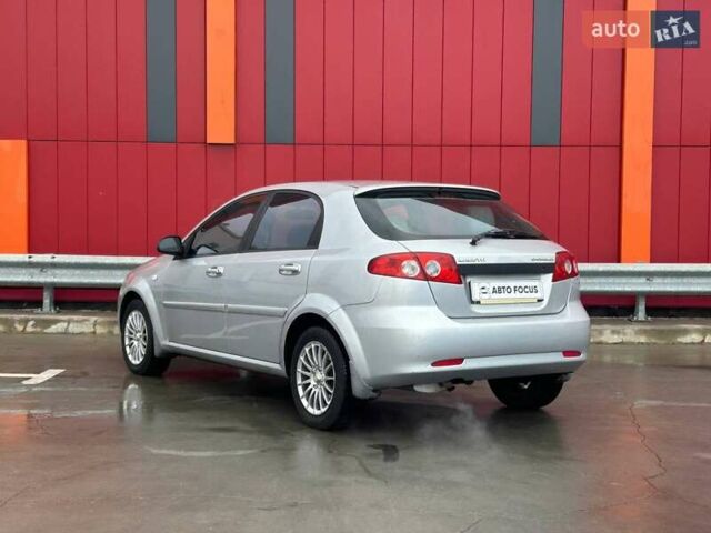 Серый Шевроле Лачетти, объемом двигателя 1.6 л и пробегом 144 тыс. км за 5290 $, фото 4 на Automoto.ua