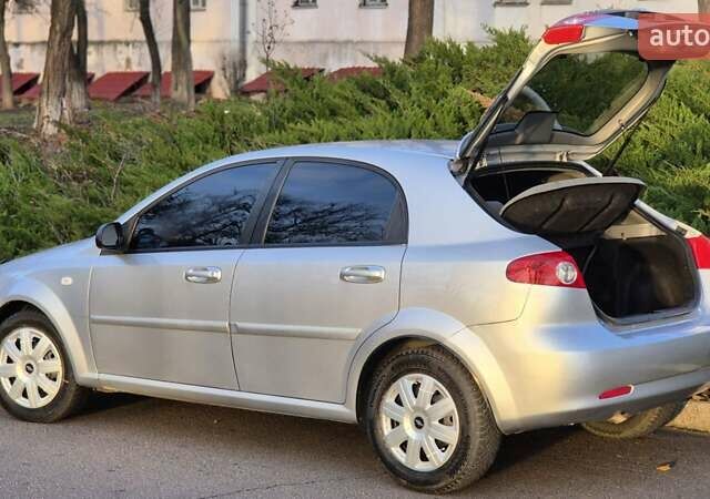 Серый Шевроле Лачетти, объемом двигателя 1.6 л и пробегом 217 тыс. км за 3950 $, фото 7 на Automoto.ua