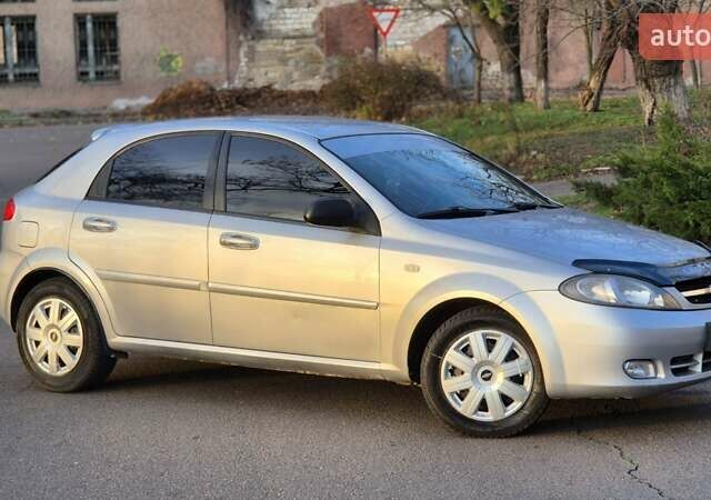 Серый Шевроле Лачетти, объемом двигателя 1.6 л и пробегом 217 тыс. км за 3950 $, фото 6 на Automoto.ua