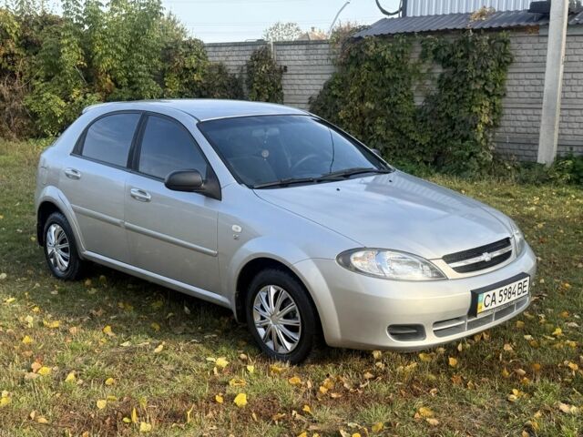 Серый Шевроле Лачетти, объемом двигателя 1.6 л и пробегом 139 тыс. км за 3850 $, фото 2 на Automoto.ua