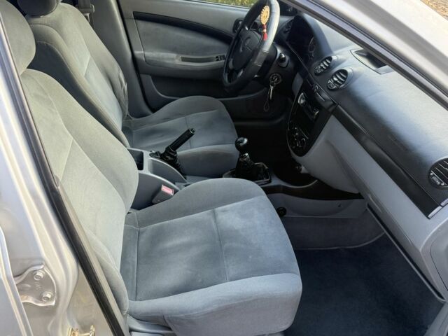 Серый Шевроле Лачетти, объемом двигателя 1.6 л и пробегом 139 тыс. км за 3850 $, фото 16 на Automoto.ua