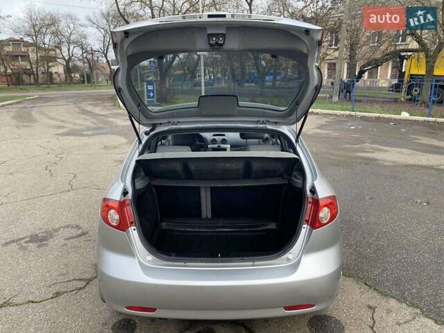 Сірий Шевроле Лачетті, об'ємом двигуна 1.8 л та пробігом 145 тис. км за 5800 $, фото 29 на Automoto.ua