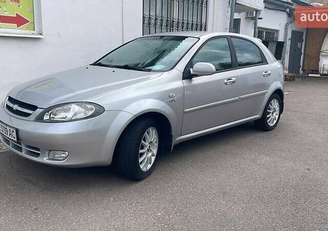 Серый Шевроле Лачетти, объемом двигателя 1.8 л и пробегом 145 тыс. км за 4700 $, фото 2 на Automoto.ua