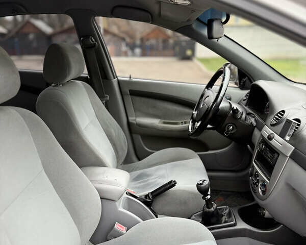 Серый Шевроле Лачетти, объемом двигателя 1.6 л и пробегом 224 тыс. км за 4999 $, фото 7 на Automoto.ua