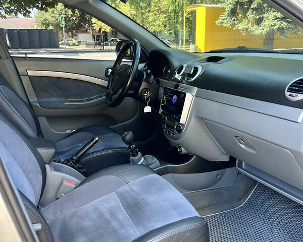 Сірий Шевроле Лачетті, об'ємом двигуна 1.6 л та пробігом 225 тис. км за 4700 $, фото 1 на Automoto.ua