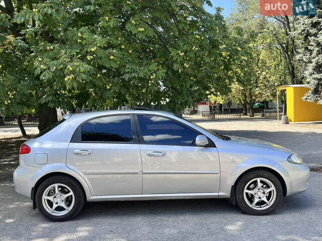 Сірий Шевроле Лачетті, об'ємом двигуна 1.6 л та пробігом 225 тис. км за 4700 $, фото 6 на Automoto.ua