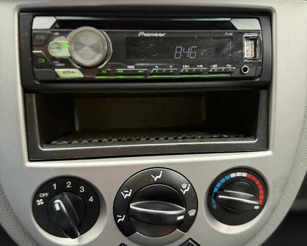 Серый Шевроле Лачетти, объемом двигателя 1.6 л и пробегом 224 тыс. км за 4999 $, фото 8 на Automoto.ua