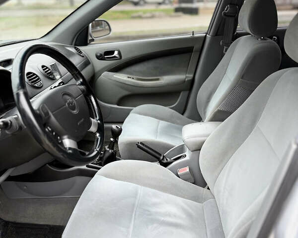 Серый Шевроле Лачетти, объемом двигателя 1.6 л и пробегом 224 тыс. км за 4999 $, фото 6 на Automoto.ua