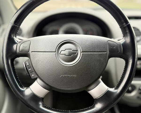 Серый Шевроле Лачетти, объемом двигателя 1.6 л и пробегом 224 тыс. км за 4999 $, фото 10 на Automoto.ua