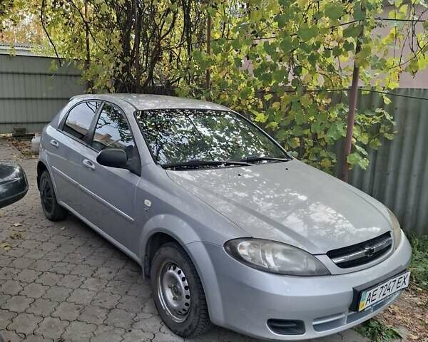 Серый Шевроле Лачетти, объемом двигателя 1.6 л и пробегом 187 тыс. км за 3900 $, фото 3 на Automoto.ua