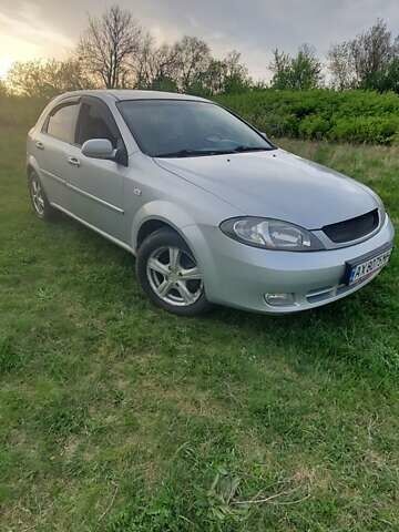 Серый Шевроле Лачетти, объемом двигателя 1.6 л и пробегом 220 тыс. км за 4800 $, фото 2 на Automoto.ua