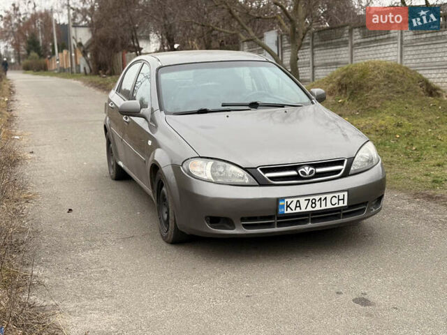 Сірий Шевроле Лачетті, об'ємом двигуна 1.6 л та пробігом 250 тис. км за 2250 $, фото 1 на Automoto.ua