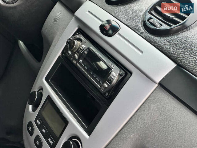 Серый Шевроле Лачетти, объемом двигателя 1.8 л и пробегом 189 тыс. км за 4650 $, фото 43 на Automoto.ua