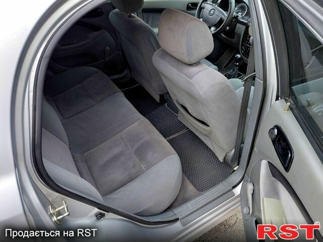 Серый Шевроле Лачетти, объемом двигателя 1.6 л и пробегом 193 тыс. км за 4200 $, фото 9 на Automoto.ua