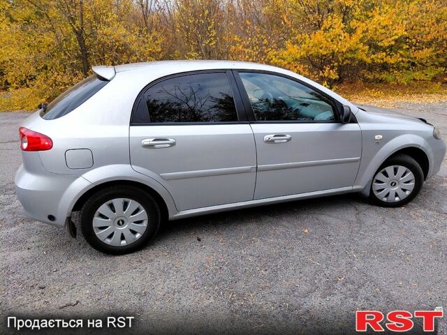 Серый Шевроле Лачетти, объемом двигателя 1.6 л и пробегом 193 тыс. км за 4200 $, фото 4 на Automoto.ua