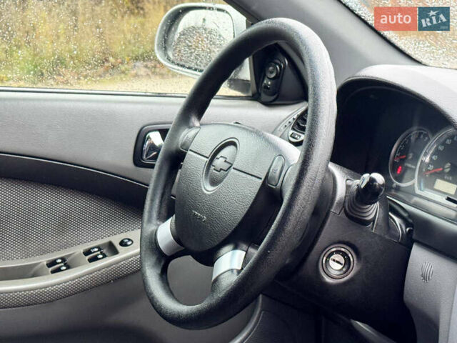 Серый Шевроле Лачетти, объемом двигателя 1.8 л и пробегом 189 тыс. км за 4650 $, фото 41 на Automoto.ua