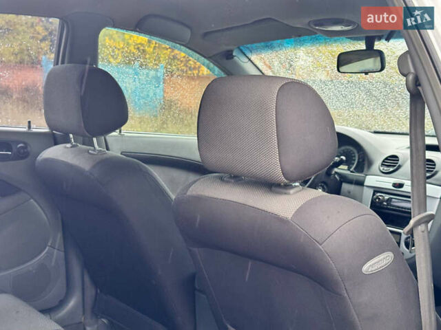 Серый Шевроле Лачетти, объемом двигателя 1.8 л и пробегом 189 тыс. км за 4650 $, фото 33 на Automoto.ua