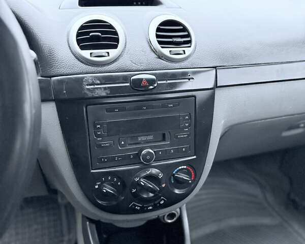 Сірий Шевроле Лачетті, об'ємом двигуна 1.6 л та пробігом 250 тис. км за 2250 $, фото 6 на Automoto.ua