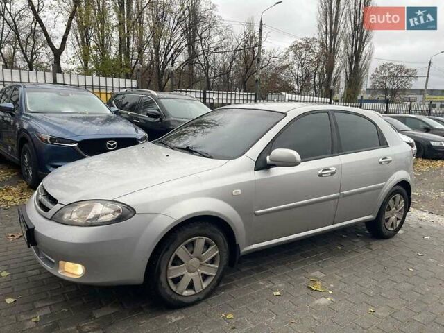 Серый Шевроле Лачетти, объемом двигателя 1.99 л и пробегом 230 тыс. км за 4400 $, фото 7 на Automoto.ua