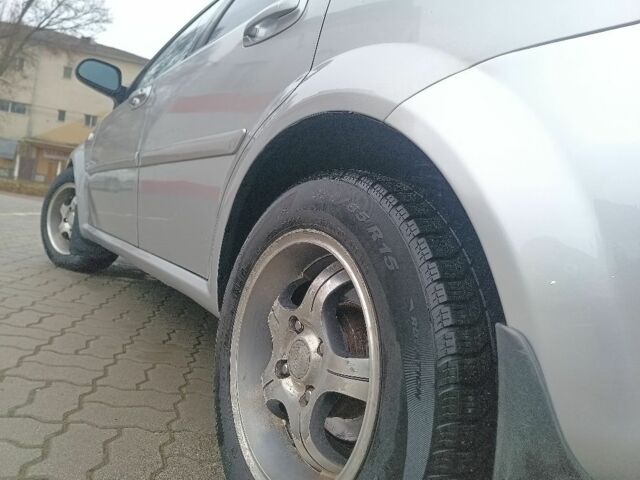 Серый Шевроле Лачетти, объемом двигателя 1.6 л и пробегом 267 тыс. км за 3350 $, фото 11 на Automoto.ua