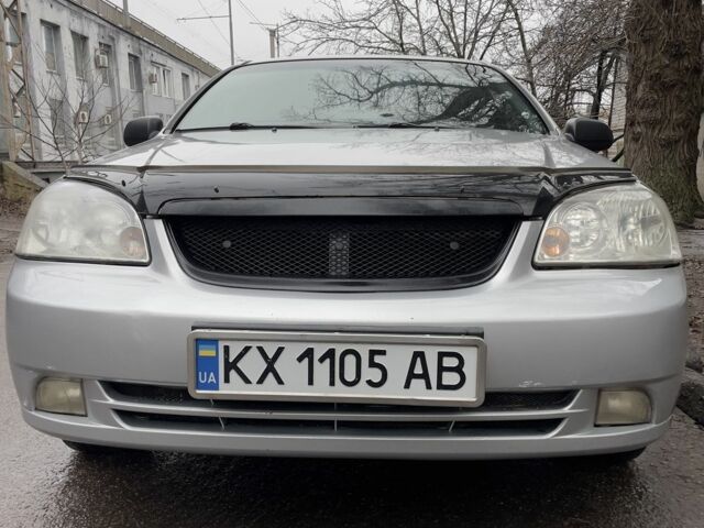 Серый Шевроле Лачетти, объемом двигателя 1.6 л и пробегом 300 тыс. км за 3900 $, фото 1 на Automoto.ua