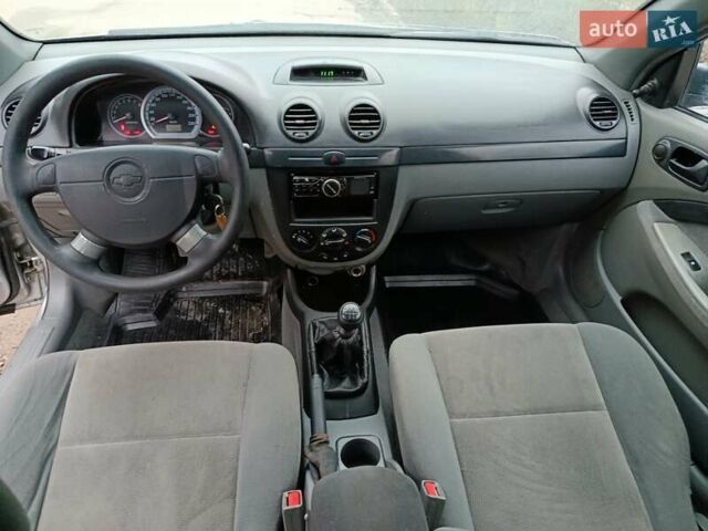 Серый Шевроле Лачетти, объемом двигателя 1.6 л и пробегом 275 тыс. км за 3999 $, фото 9 на Automoto.ua