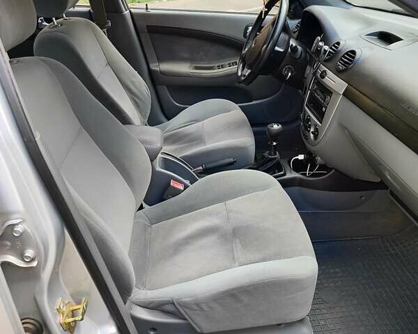 Сірий Шевроле Лачетті, об'ємом двигуна 1.6 л та пробігом 148 тис. км за 3600 $, фото 5 на Automoto.ua