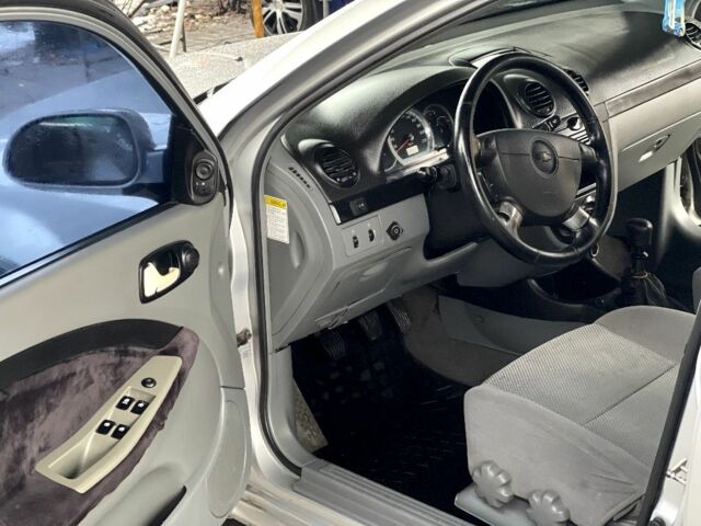 Серый Шевроле Лачетти, объемом двигателя 1.6 л и пробегом 220 тыс. км за 3700 $, фото 5 на Automoto.ua