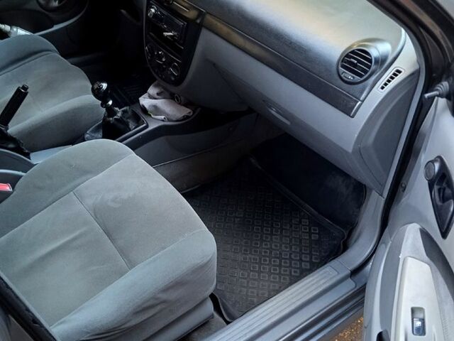 Серый Шевроле Лачетти, объемом двигателя 1.6 л и пробегом 221 тыс. км за 3500 $, фото 3 на Automoto.ua