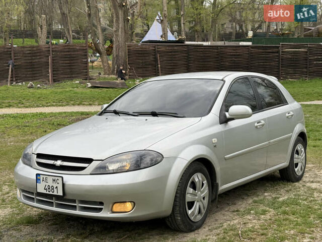 Серый Шевроле Лачетти, объемом двигателя 1.6 л и пробегом 120 тыс. км за 4000 $, фото 2 на Automoto.ua