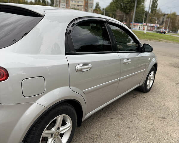 Сірий Шевроле Лачетті, об'ємом двигуна 1.6 л та пробігом 70 тис. км за 5900 $, фото 32 на Automoto.ua