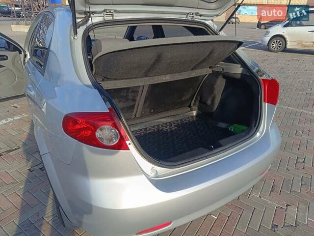 Серый Шевроле Лачетти, объемом двигателя 1.8 л и пробегом 138 тыс. км за 5700 $, фото 11 на Automoto.ua