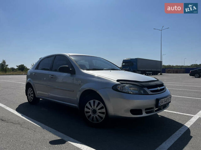 Серый Шевроле Лачетти, объемом двигателя 1.6 л и пробегом 283 тыс. км за 4750 $, фото 2 на Automoto.ua