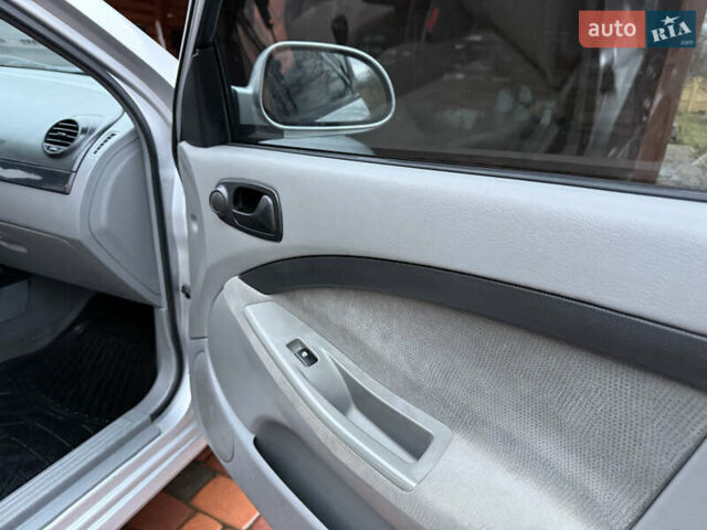 Серый Шевроле Лачетти, объемом двигателя 1.6 л и пробегом 216 тыс. км за 4900 $, фото 47 на Automoto.ua