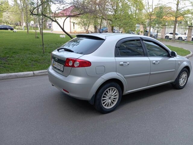 Сірий Шевроле Лачетті, об'ємом двигуна 1.6 л та пробігом 120 тис. км за 220000 $, фото 3 на Automoto.ua
