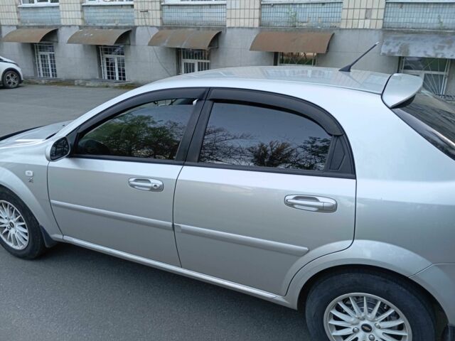 Сірий Шевроле Лачетті, об'ємом двигуна 1.6 л та пробігом 120 тис. км за 220000 $, фото 4 на Automoto.ua
