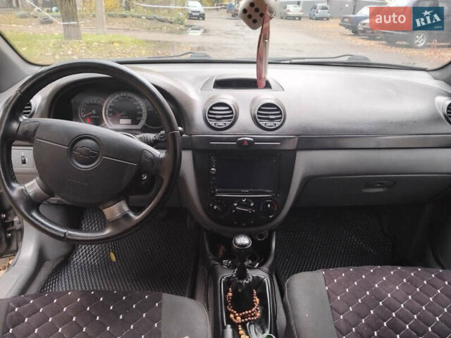 Серый Шевроле Лачетти, объемом двигателя 1.6 л и пробегом 211 тыс. км за 5000 $, фото 4 на Automoto.ua