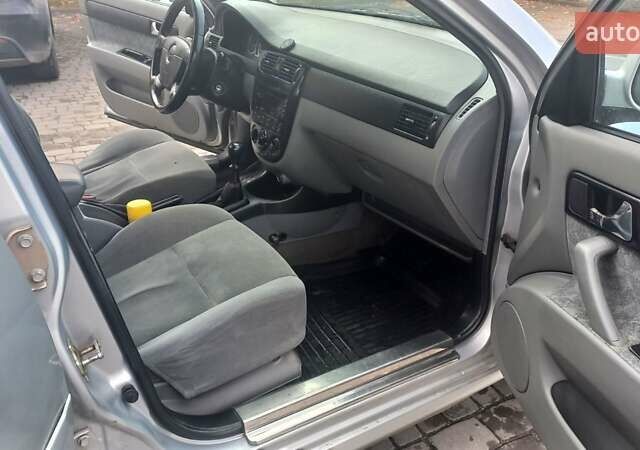 Серый Шевроле Лачетти, объемом двигателя 1.8 л и пробегом 320 тыс. км за 2999 $, фото 11 на Automoto.ua
