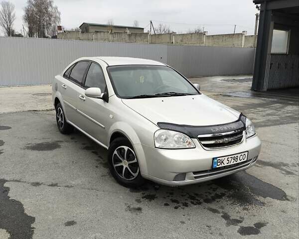 Серый Шевроле Лачетти, объемом двигателя 1.82 л и пробегом 222 тыс. км за 2999 $, фото 2 на Automoto.ua