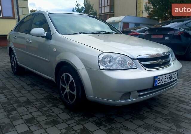 Серый Шевроле Лачетти, объемом двигателя 1.8 л и пробегом 320 тыс. км за 2999 $, фото 5 на Automoto.ua