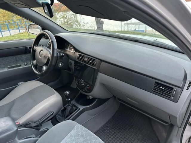 Серый Шевроле Лачетти, объемом двигателя 1.8 л и пробегом 170 тыс. км за 3599 $, фото 17 на Automoto.ua