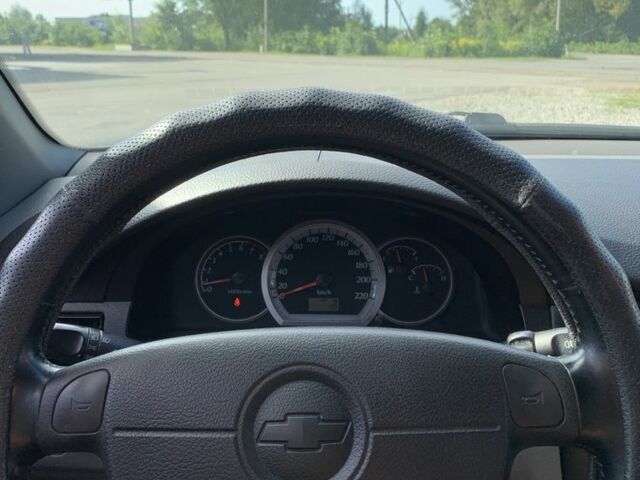 Серый Шевроле Лачетти, объемом двигателя 1.8 л и пробегом 400 тыс. км за 3450 $, фото 4 на Automoto.ua