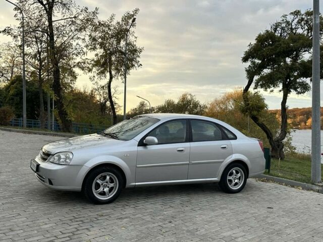 Серый Шевроле Лачетти, объемом двигателя 1.8 л и пробегом 170 тыс. км за 3599 $, фото 2 на Automoto.ua