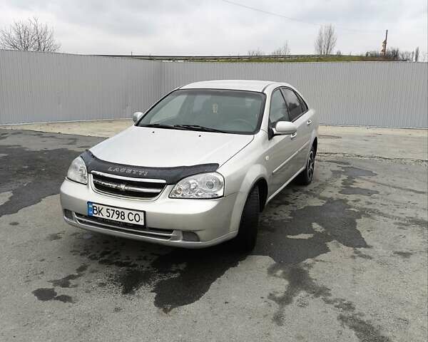 Серый Шевроле Лачетти, объемом двигателя 1.82 л и пробегом 222 тыс. км за 2999 $, фото 1 на Automoto.ua