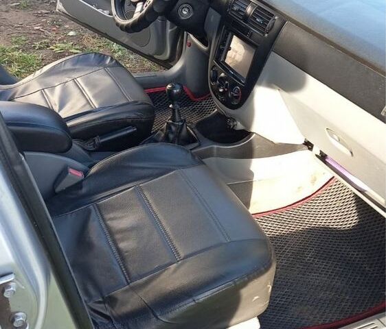 Серый Шевроле Лачетти, объемом двигателя 1.6 л и пробегом 300 тыс. км за 3700 $, фото 2 на Automoto.ua