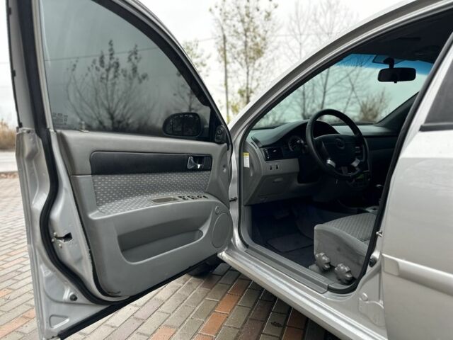 Серый Шевроле Лачетти, объемом двигателя 1.8 л и пробегом 180 тыс. км за 4500 $, фото 14 на Automoto.ua