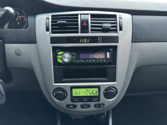 Серый Шевроле Лачетти, объемом двигателя 1.8 л и пробегом 180 тыс. км за 4500 $, фото 21 на Automoto.ua