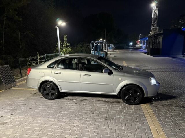 Серый Шевроле Лачетти, объемом двигателя 1.6 л и пробегом 270 тыс. км за 2750 $, фото 4 на Automoto.ua