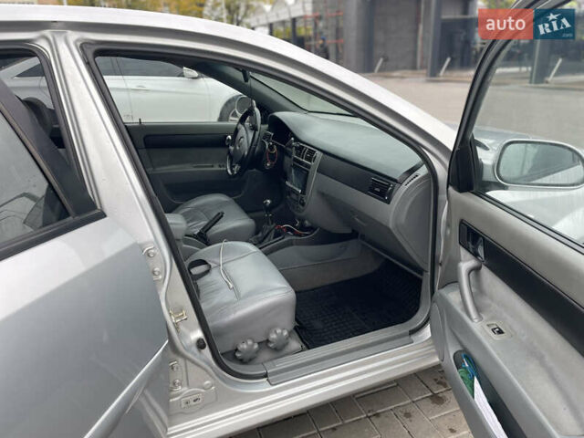 Серый Шевроле Лачетти, объемом двигателя 1.8 л и пробегом 309 тыс. км за 4499 $, фото 12 на Automoto.ua